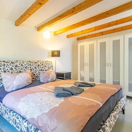 - 2 Im Appartementhaus Hafenriff