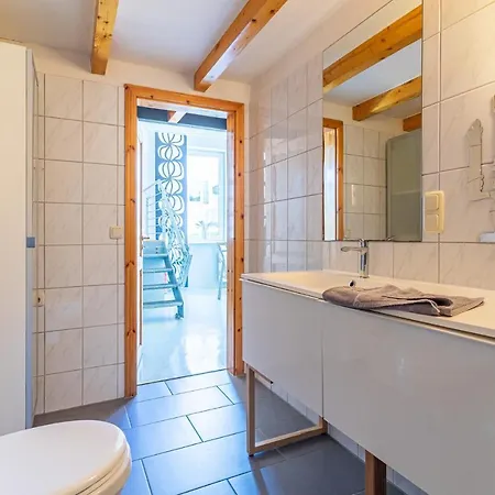 - 2 Im Appartementhaus Hafenriff