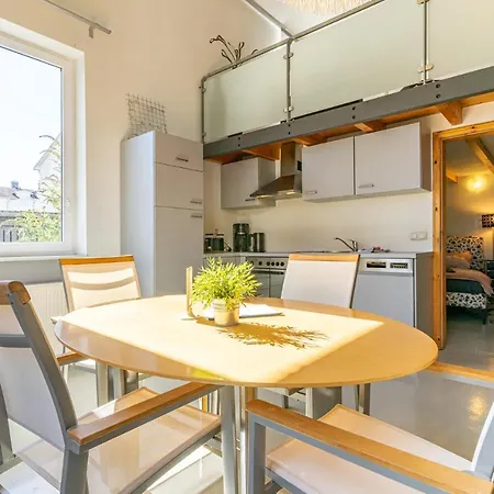 - 2 Im Appartementhaus Hafenriff *